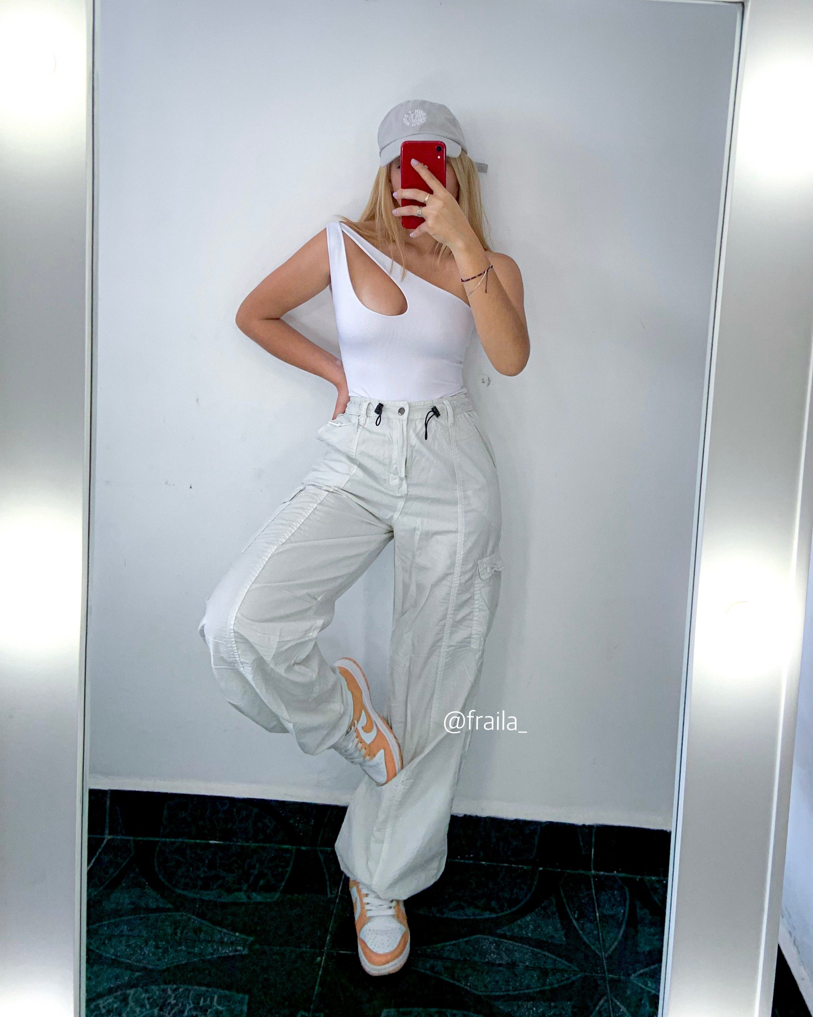 Ref 011 - Cargo Jean